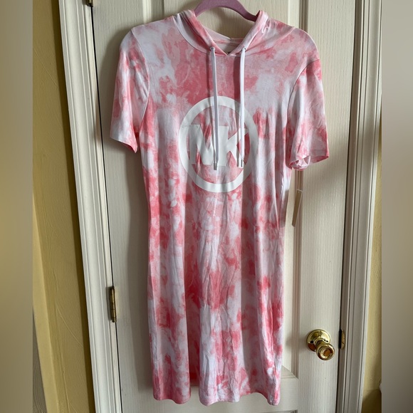 Michael Kors Pink & White Monogram Tie Dye Hooded Short Sleeve Dress - Picture 7 of 16